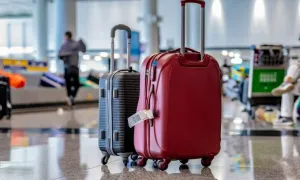 Lý do không nên mang theo vali xách tay lên máy bay